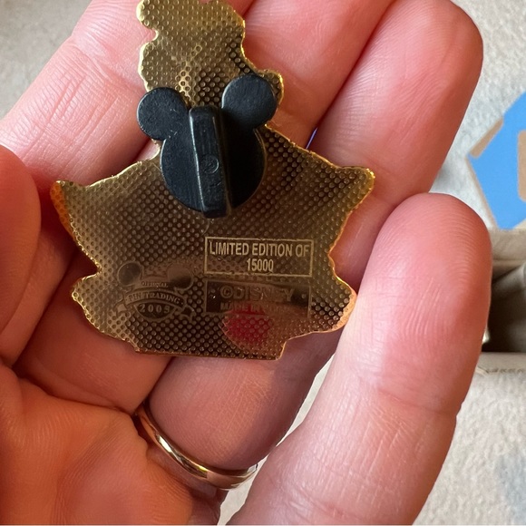 LaNouba Cirque du Soleil collectors pin - Picture 2 of 2